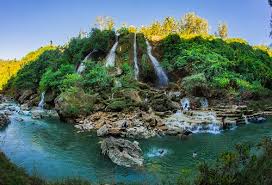 Rekomendasi Tempat Liburan Akhir Tahun Petualangan Seru di Air Terjun Sri Gethuk, Surga Tersembunyi di Gunung