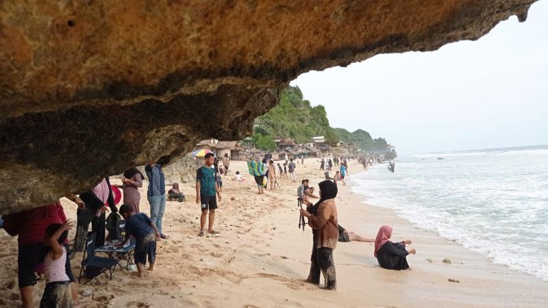 Pantai Watulawang Tepus, Pesona Wisata Alam dan Budaya yang Terus Dijaga