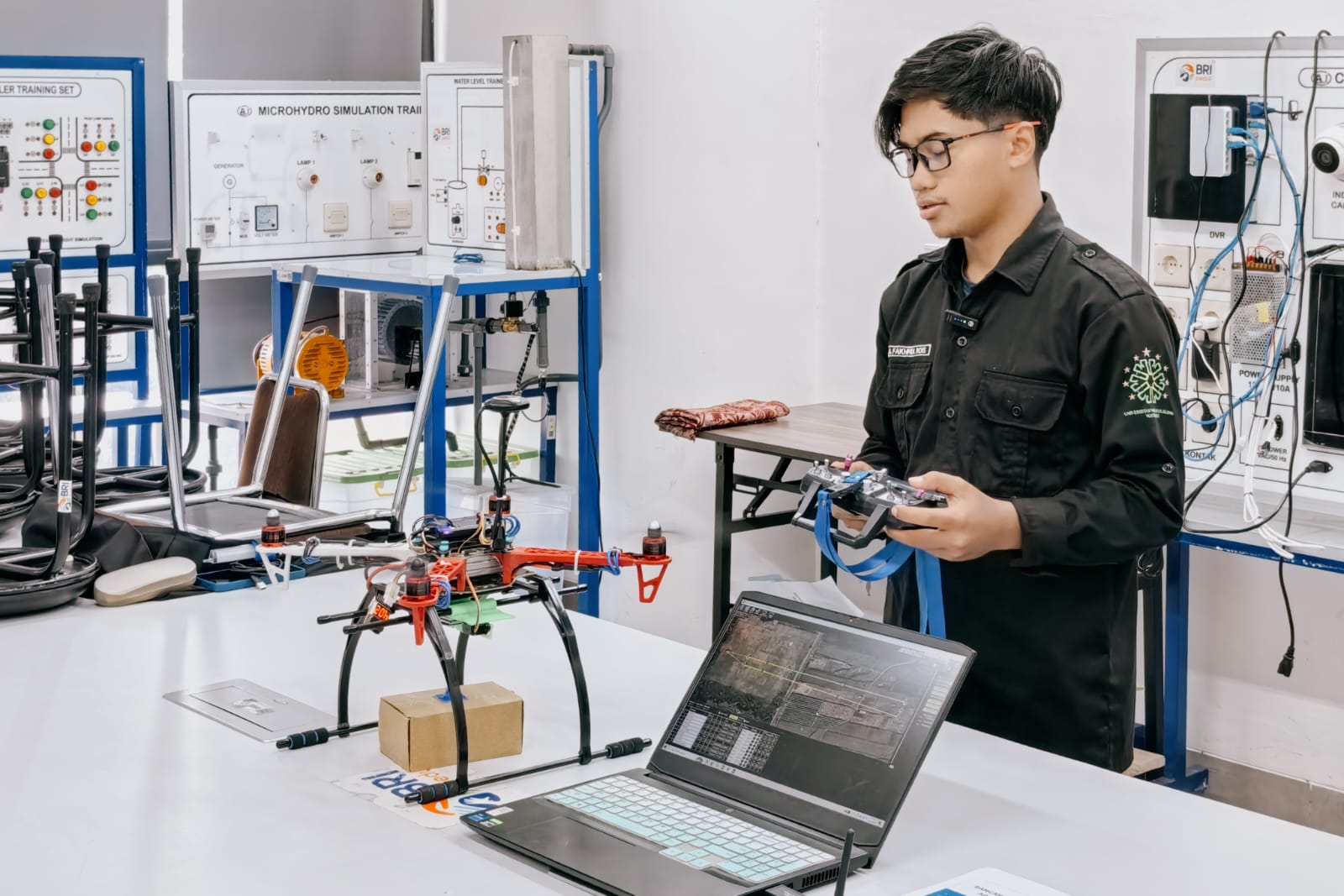 Mahasiswa UNU Jogja Kembangkan Drone Cerdas MEDIQUAD untuk Kirim Obat 