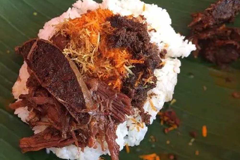 Cari Kuliner Nasi Krawu Enak di Surabaya? Ini 5 Rekomendasi Tempatnya Paling Patut Dicoba