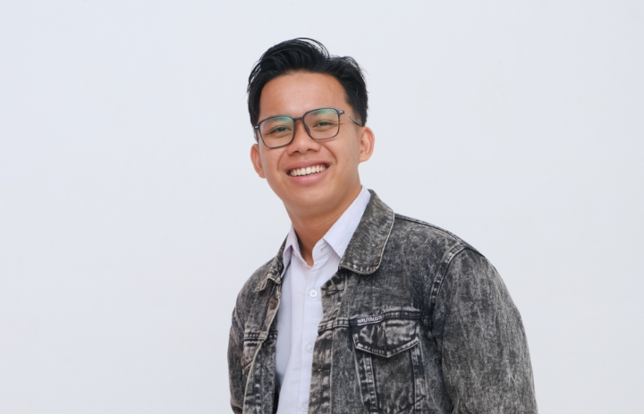 Mahasiswa FIKK UNY Raih Beasiswa Djarum Lewat Prestasi Debat