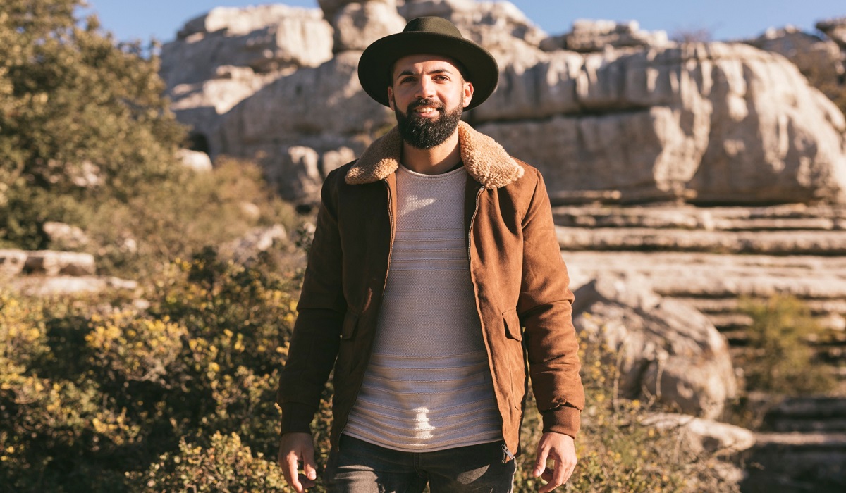 Praktis dengan Tampilan Kece, Inilah 5 Ide Kombinasi Outfit Earth Tone untuk Pria untuk Berbagai Jenis Acara