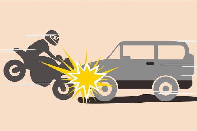 Tabrakan di Ring Road Utara Sleman: Mobil Brio Hantam Motor, Dua Remaja Luka Serius