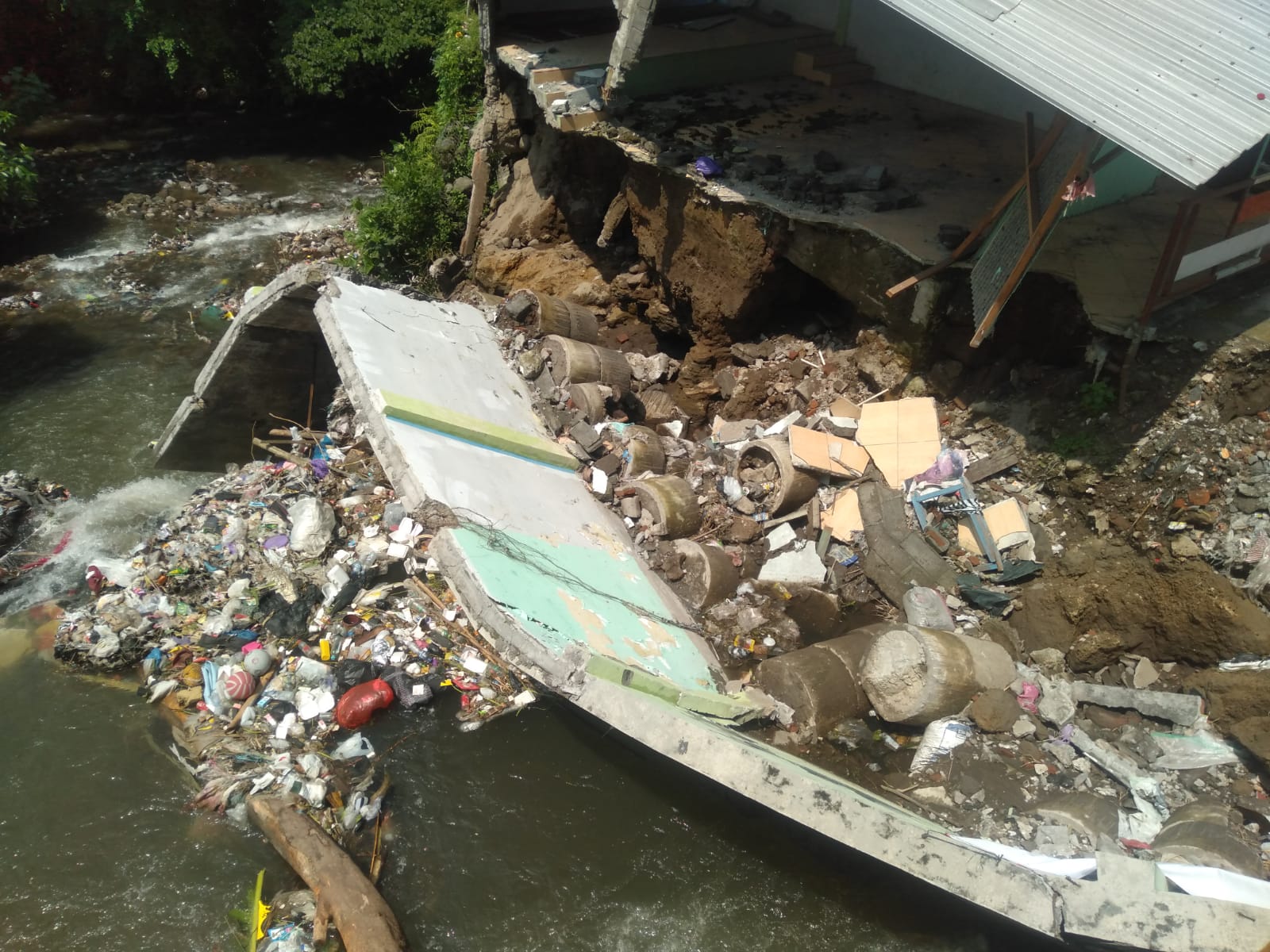 BBWSSO Siapkan Penanganan Darurat Talud Ambrol di Tegalrejo, Alat Berat Diturunkan Bertahap