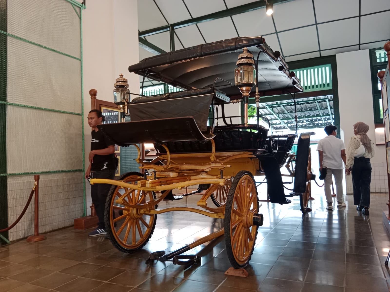 Dua Kereta Pusaka Keraton Yogyakarta Kembali Dikirab Setelah 12 Tahun Disimpan