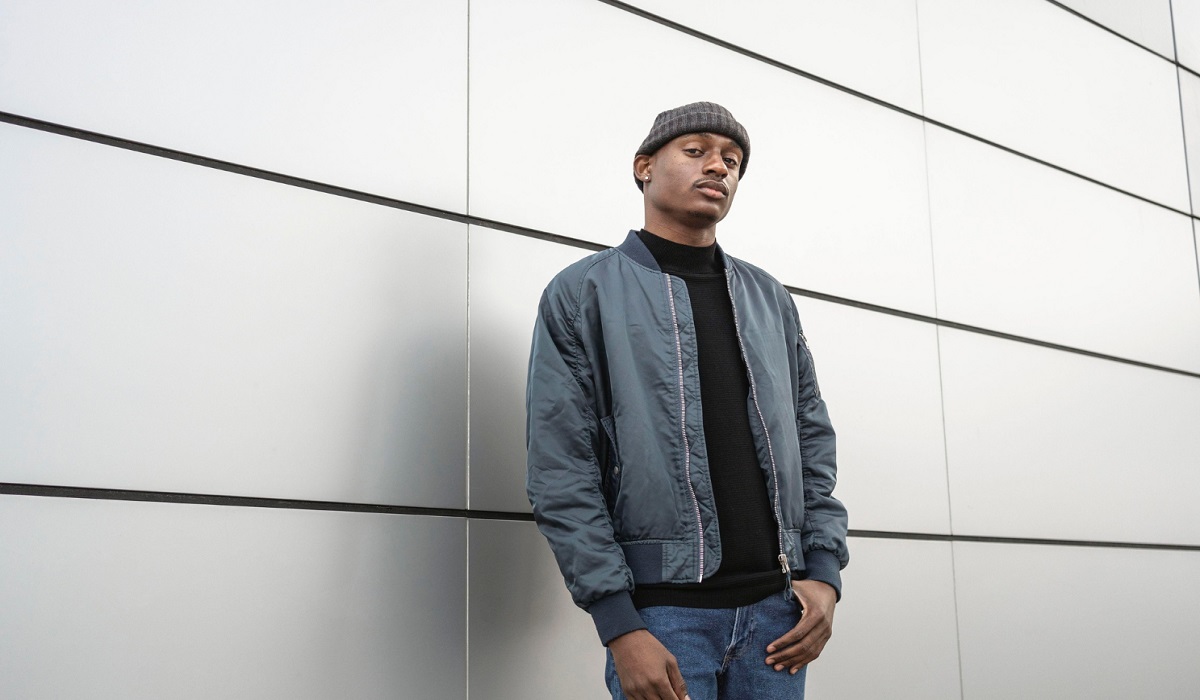 5 Rekomendasi Merk Jaket Bomber Pria Keren dengan Harga Terjangkau yang Cocok untuk Cuaca Dingin