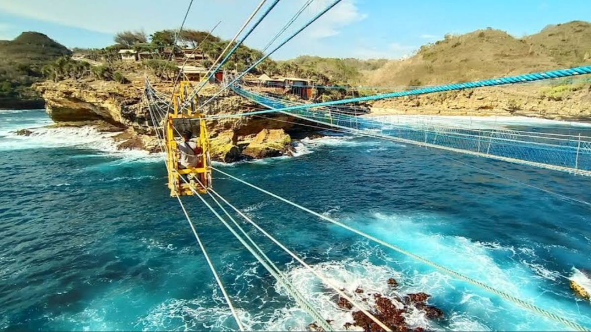 Pantai Timang; Wisata Pantai Paling Ekstrem dengan View Ombak Besar Samudera Hindia