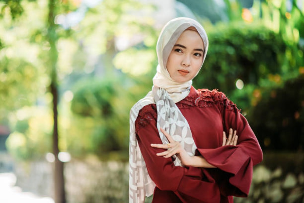 Inspirasi OOTD Kondangan Hijab untuk Remaja, Simple Elegan Bikin Tampil Percaya Diri