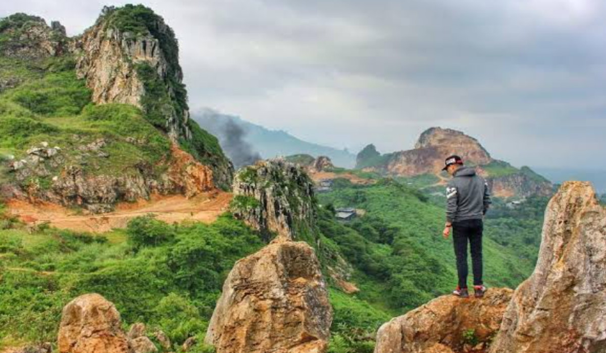 Panorama Estetik Bebatuan Karst, Pesona Wisata Terbaru 2024 Stone Garden Citatah