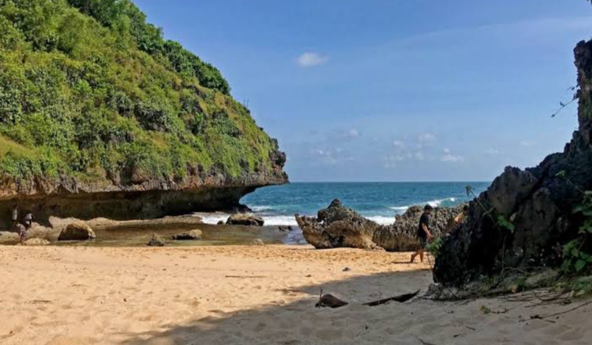 Sajikan Hamparan Pasir Putih Indah, Simak Pesona Wisata Terbaru 2024 Pantai Ngluwen Gunungkidul