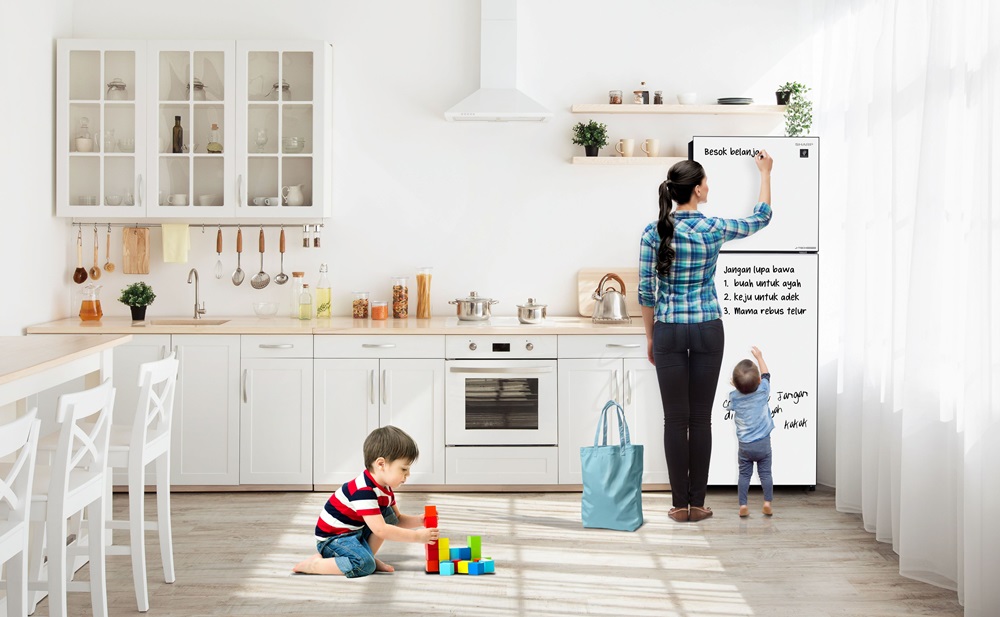 Sharp Mantapkan Dominasi Pasar dengan Peluncuran Seri Lengkap Kulkas Dua Pintu J-TECH Inverter