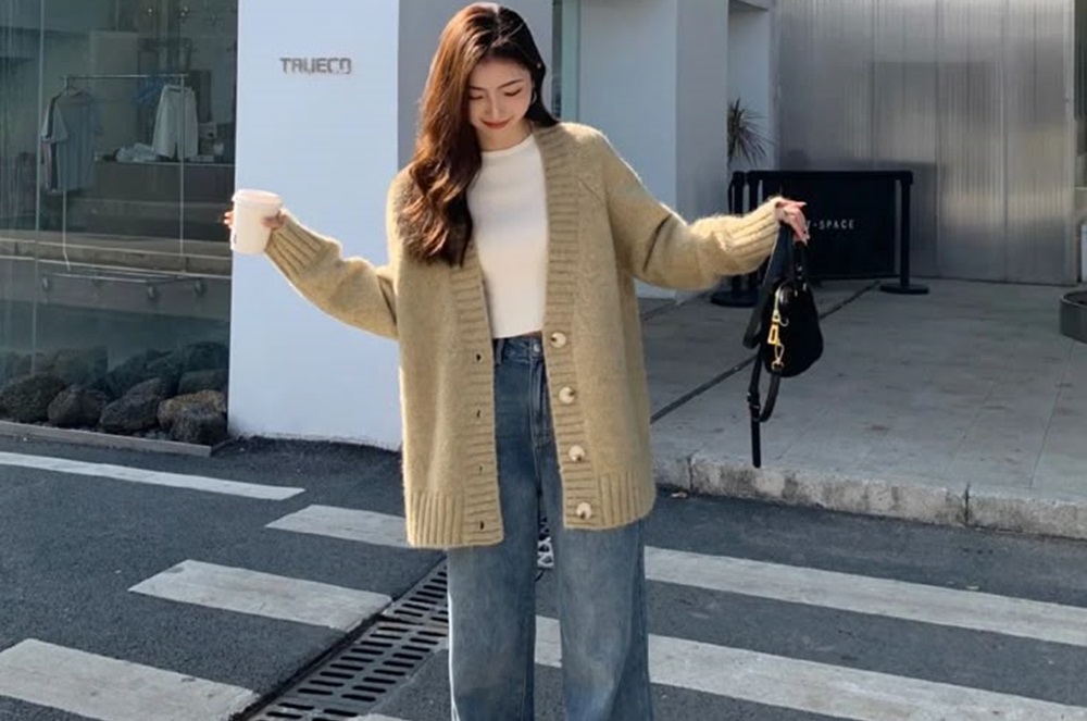 5 Outfit Modis Wanita Pakai Cardigan Rajut Oversized, Beri Sentuhan Manis Pada Penampilan