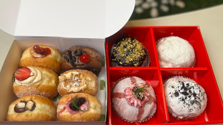 Surga Manis Pecinta Pastry ini Donat Paling Enak dan Hits di Gading Serpong 