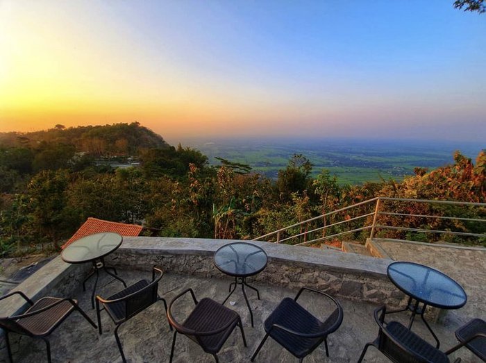 Rekomendasi Tempat Nongkrong Kekinian di Watu Langit Coffee & Resto Khas Jogja