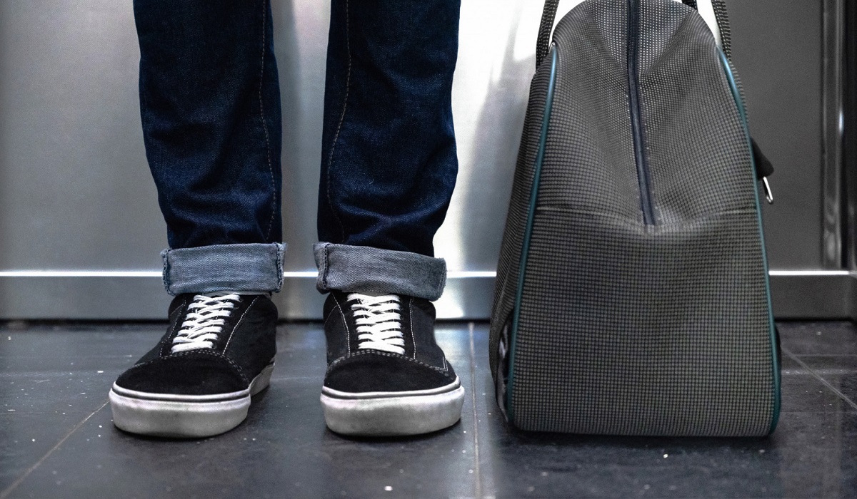 Tunjang Penampilan Setiap Hari, Simak 10 Rekomendasi Sneakers yang Cocok untuk Kerja