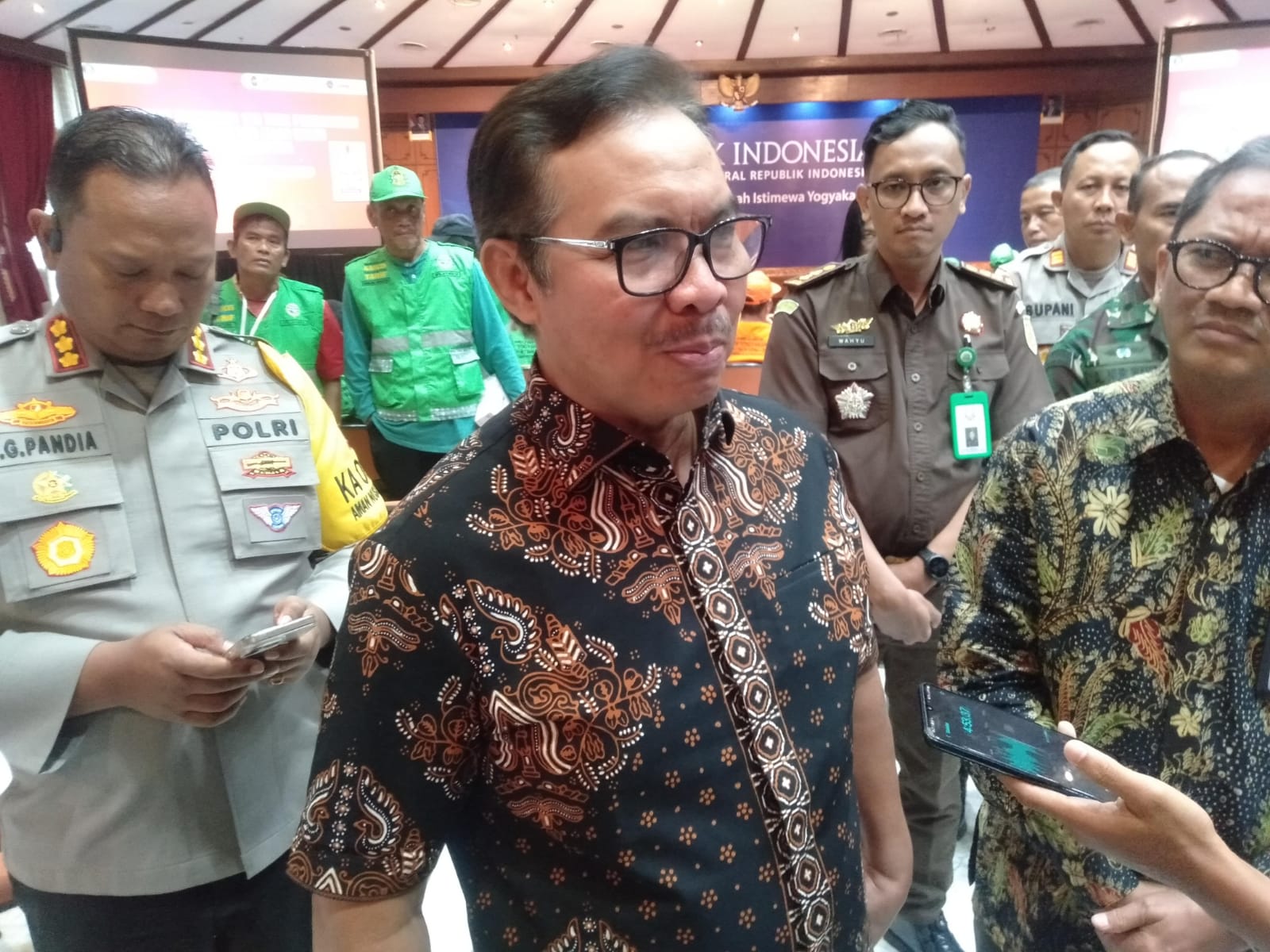 Hasto Targetkan Kurangi 50 Ton Sisa Makanan per Hari, Tekan Timbunan Sampah di Depo