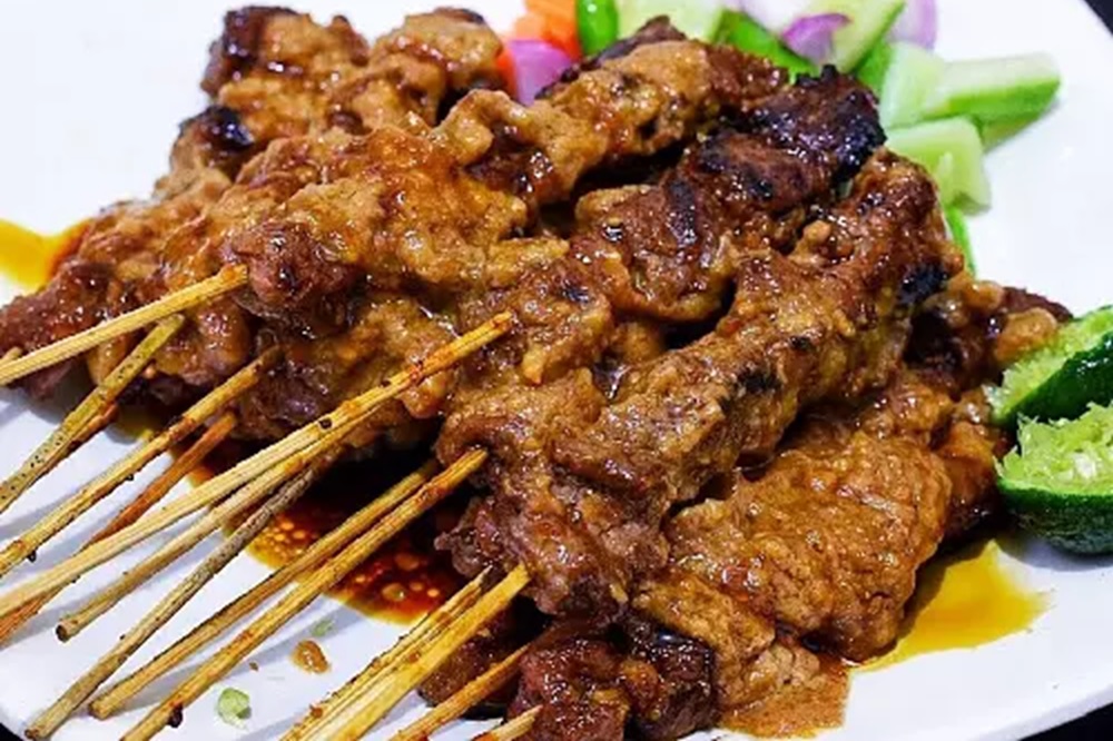 Rasanya Juara! Inilah 5 Sate Favorit Makassar yang Selalu Ramai Diserbu Pembeli