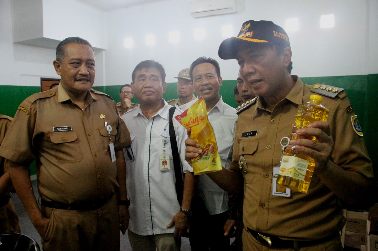 BUMDesma Kecamatan Losari Brebes Buka Unit Usaha Pengemasan Minyak Goreng