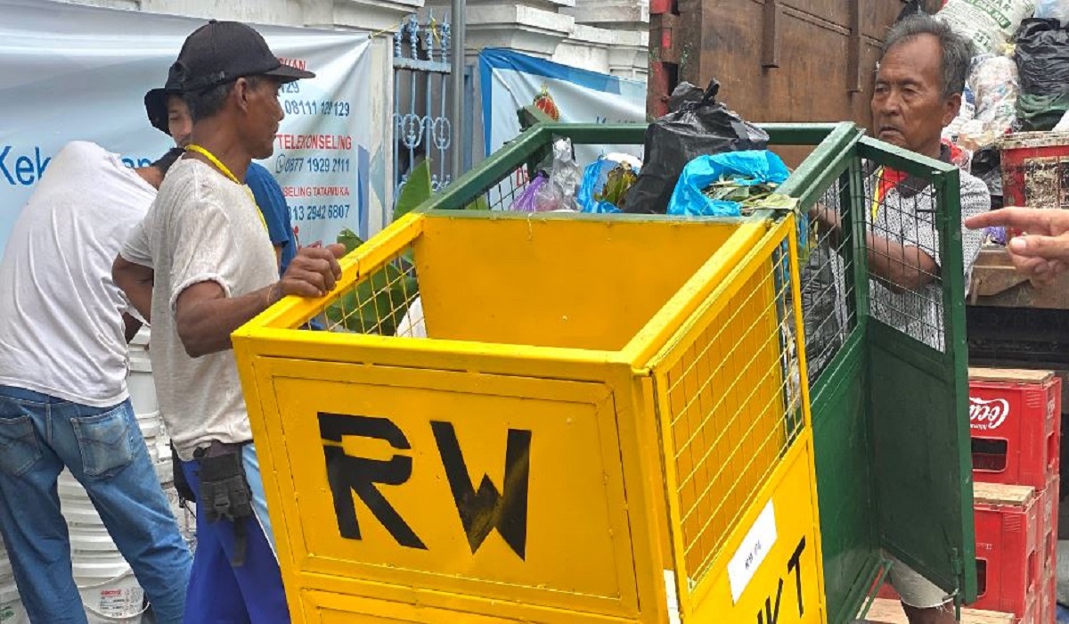 Tak Repot Buang ke Depo, Kelurahan Gunungketur Inisiatif Awali Sistem Jemput Sampah dengan Transporter