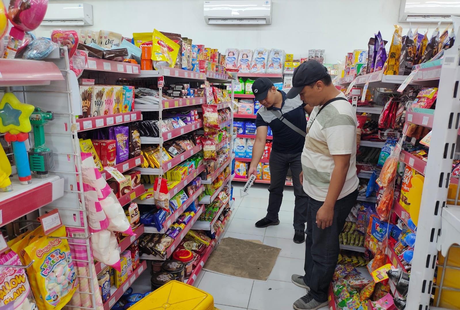 Pencuri di Brebes Bobol Eternit Minimarket, Gasak Rokok Hingga Susu Formula