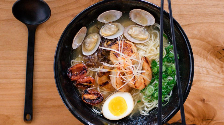 Memanjakan Lidah Menjelajahi Kehangatan Semangkuk Ramen di Sudut Semarang 