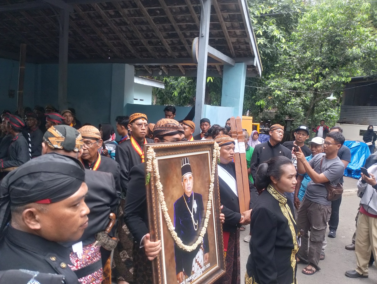 Air Mata dan Petuah, KGPAA Benowo Ungkap Kedekatan dan Warisan PB XIII di Balik Liang Lahat