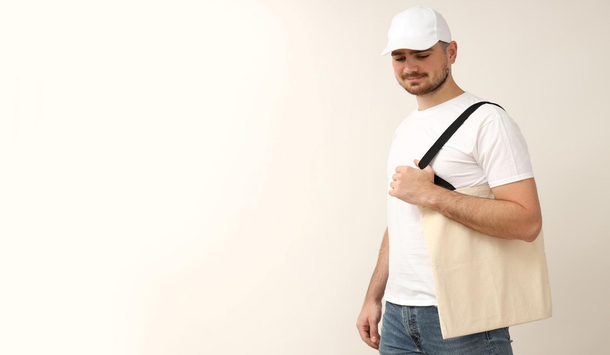 Gaya Praktis dan Menawan, Intip 5 Rekomendasi Tas Canvas Pria Terbaik Tahun 2025