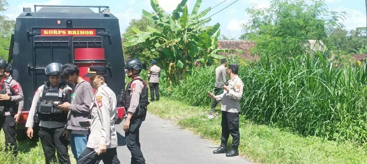 Polisi Ledakkan Granat Tua Temuan Warga di Sleman