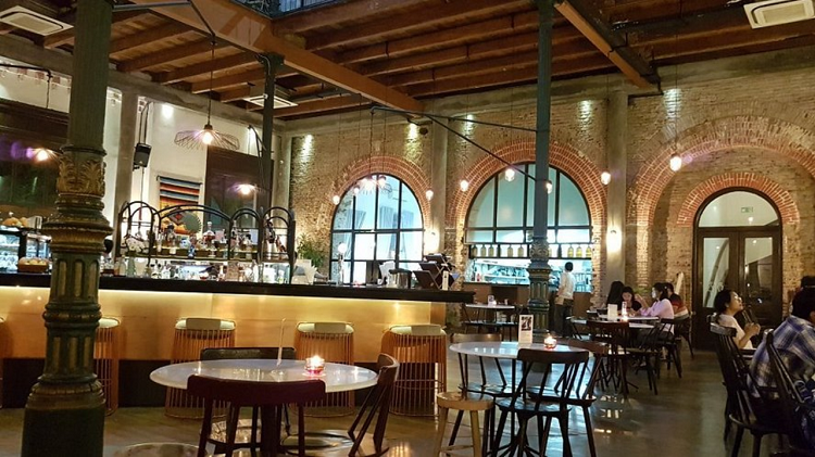 Menjelajahi Wisata Estetik Eropa di Kawasan Kota Lama Semarang