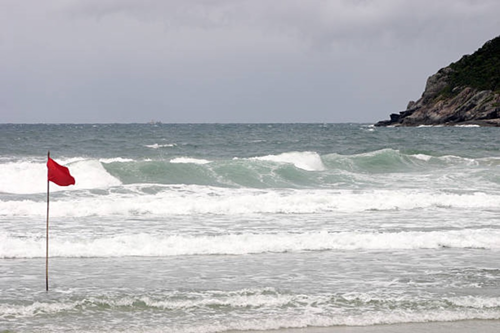 Meski Sudah Diingatkan, Tim SAR Masih Temukan Pengunjung Bermain di Area Berbahaya di Pantai Gunungkidul