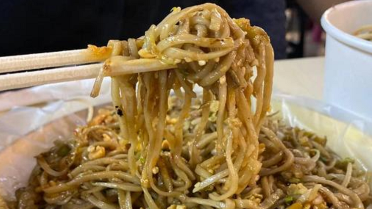 Sensasi Kuliner Fusion Thailand di Pad Mie Siram Blok M