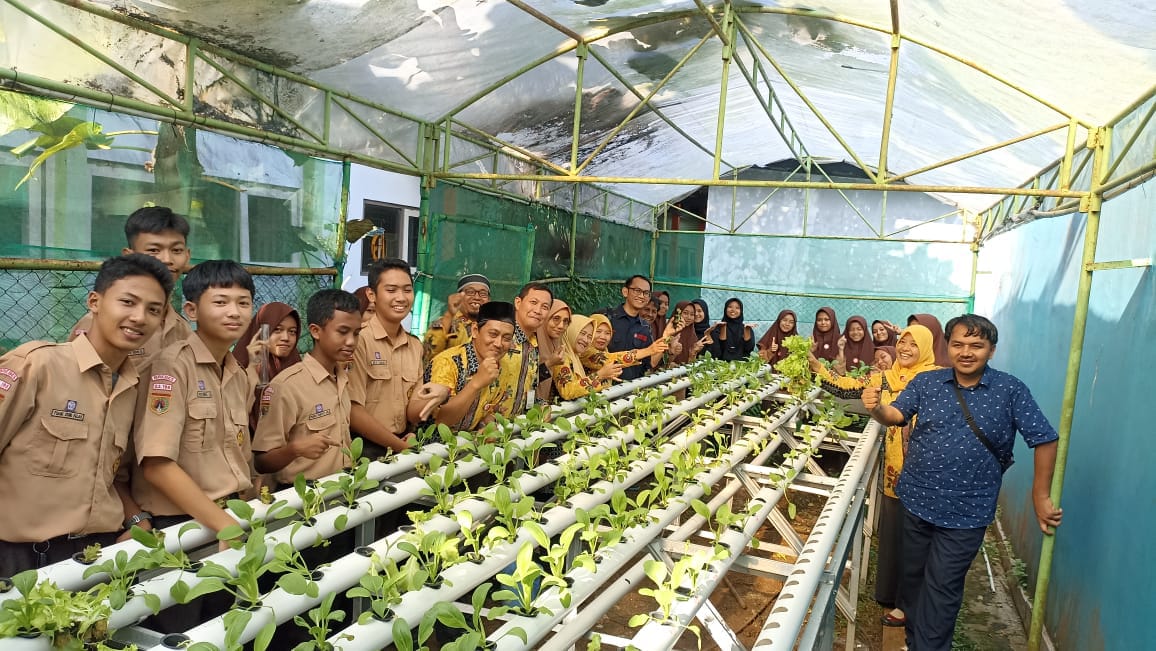 SMAN 1 Bumiayu Belajar Teknologi Hidroponik dan Digital Farming IPB