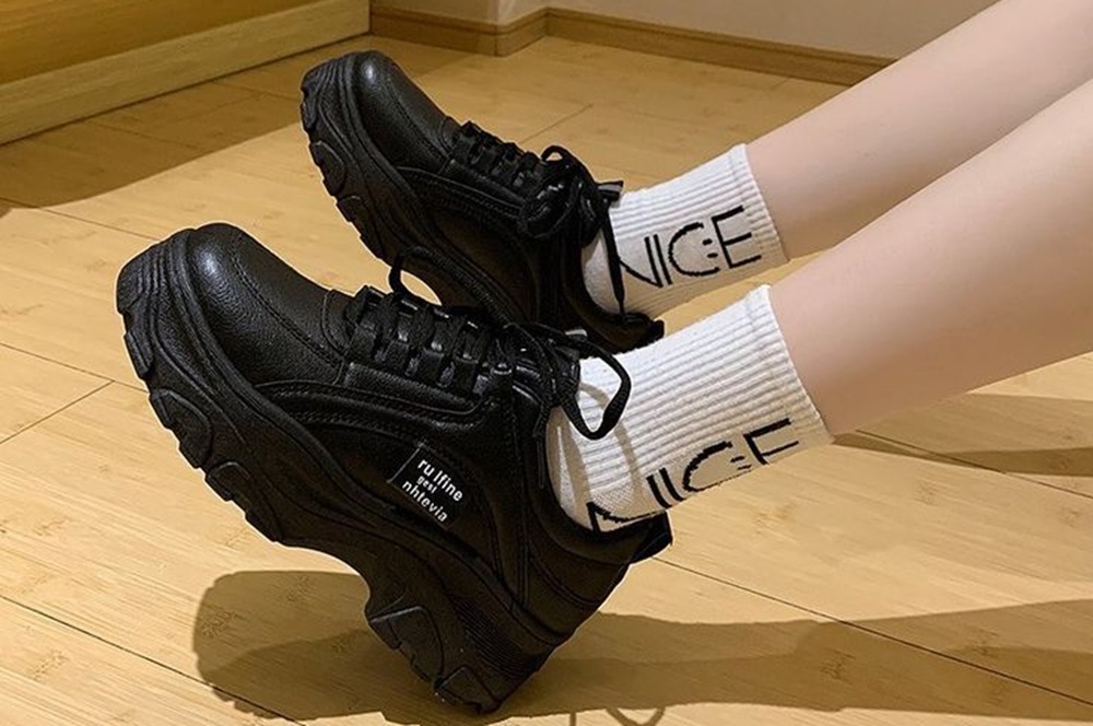 7 Deretan Sepatu Sekolah Wanita Korea yang Trendi dan Manis dengan Beragam Model