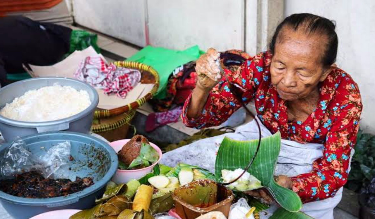 Lupis Mbah Satinem, Jajanan Legendaris Khas Jogja yang Pernah Disantap Presiden Indonesia Ke-2