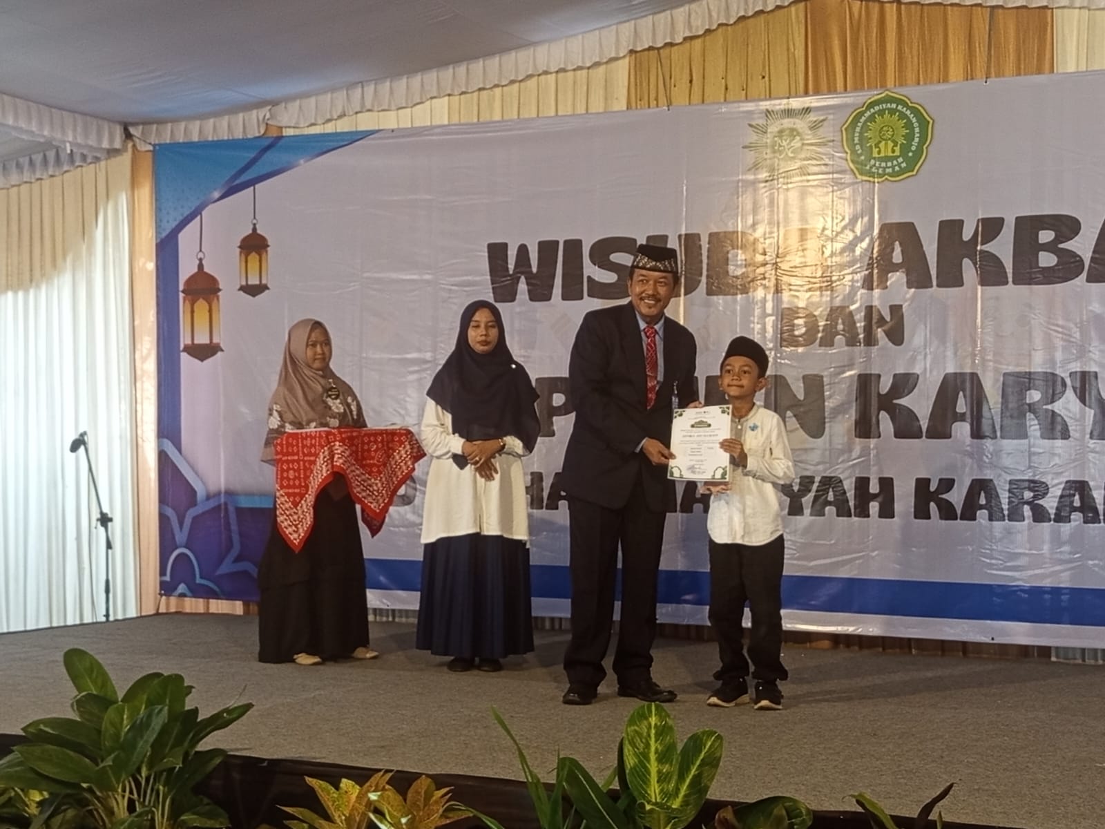Semarak Wisuda Akbar dan Panen Karya SD Muhammadiyah Karangharjo, Tanamkan Akhlak Sejak Dini