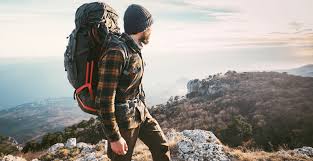 Inspirasi Outfit Camping Cowok Yang Nyaman dan Fungsional, Keren Dan Fashionable Untuk Jelajahi Alam Terbuka