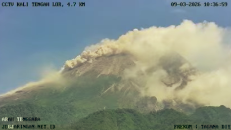 Gunung Merapi Kembali Luncurkan Awan Panas Senin Siang, Jarak Luncur 1.300 Meter ke Kali Krasak