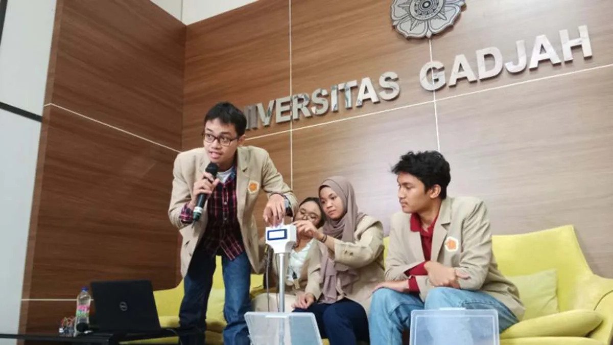 Keren! Mahasiswa UGM Bikin Tongkat Pintar untuk Lansia