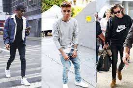 Referensi Gaya Outfit Sweater Cowok Yang Anti Basic, Bikin Penampilan Kekinian Untuk Daily Wear