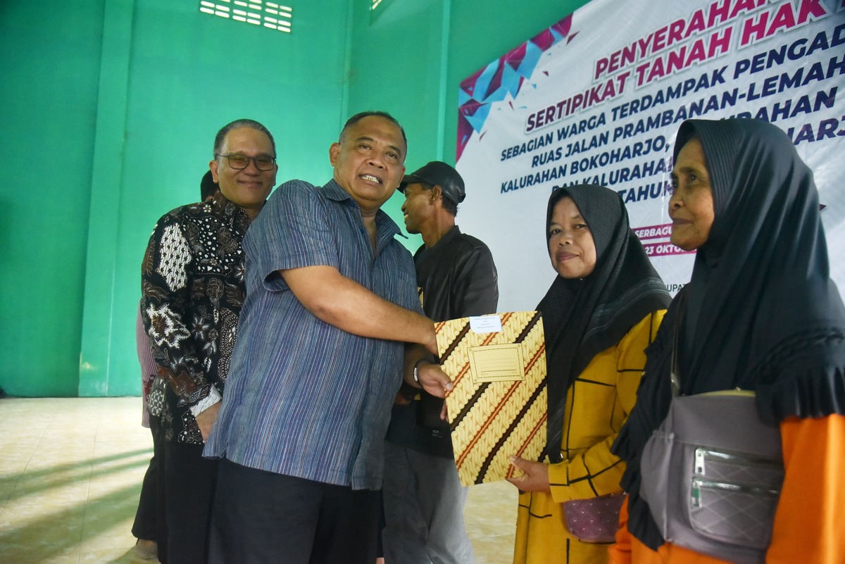 113 Warga Sleman Terima Sertifikat Tanah Ruas Jalan Prambanan–Lemahbang