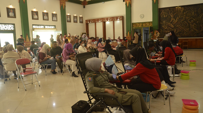 Jaga Stok Ketersediaan Darah, Ratusan Orang Ikuti Donor Darah di Balai Kota Yogyakarta