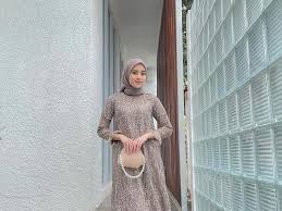 8 Pilihan Model Gamis Brokat Panjang Untuk Muslimah, Cocok untuk Berbagai Acara Formal Atau Kasual