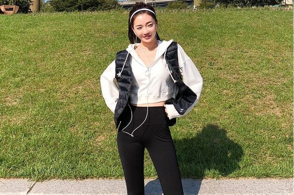 Inspirasi Style Baju Olahraga Wanita Korea Paling Stylish Pasti Nyaman, Cek Disini