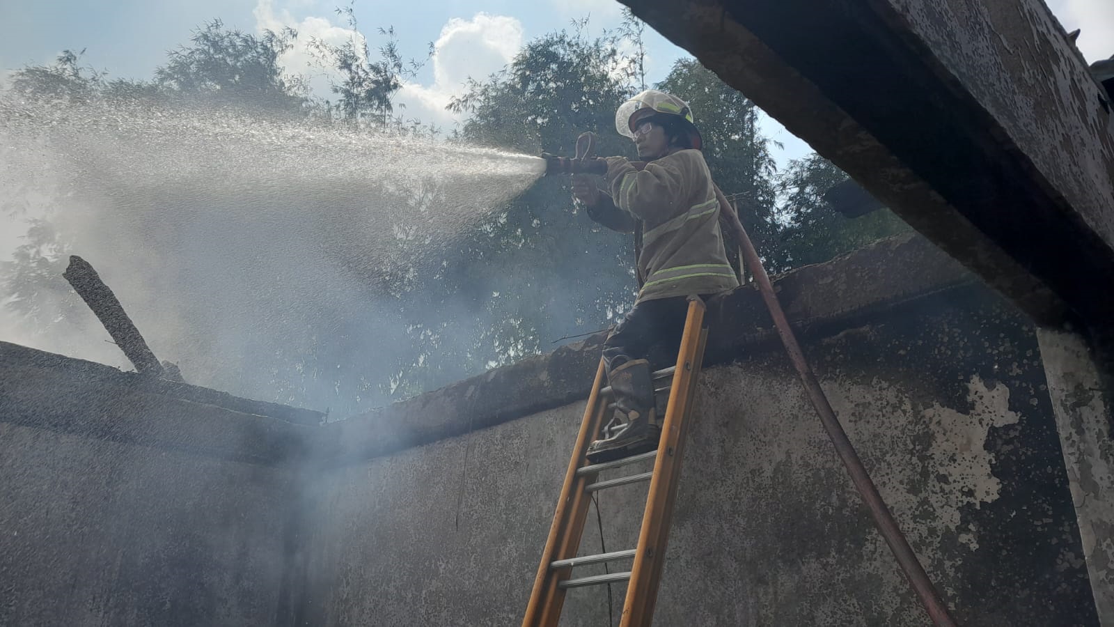 Bensin Tumpah dari Dalam Botol Picu Pertamini dan Rumah di Wonosobo Kebakaran