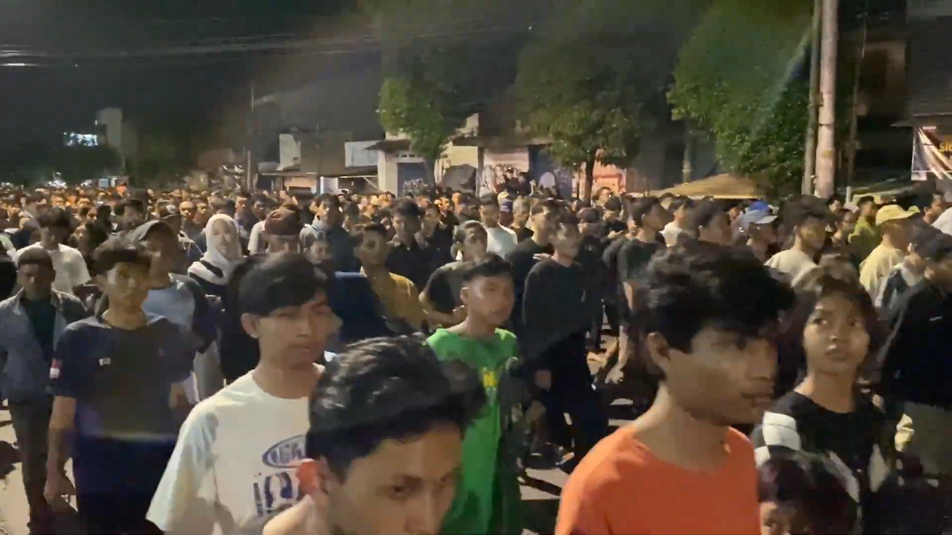 Malam Tahun Baru Islam 1447 Hijriah, Ribuan Warga Ikuti Mubeng Beteng Keraton Yogyakarta