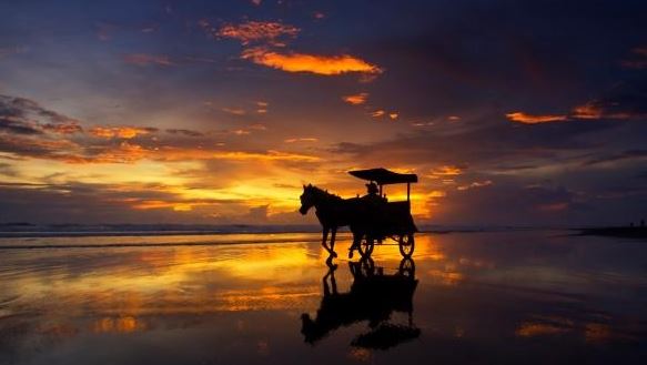 10 Rekomendasi Tempat Terindah Untuk Menikmati Matahari Terbenam Di Jawa!