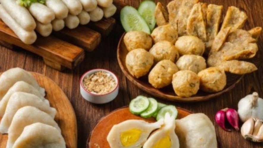 7 Kuliner Legendaris di Palembang - Cobain Pempek yang Menggoyang Selera