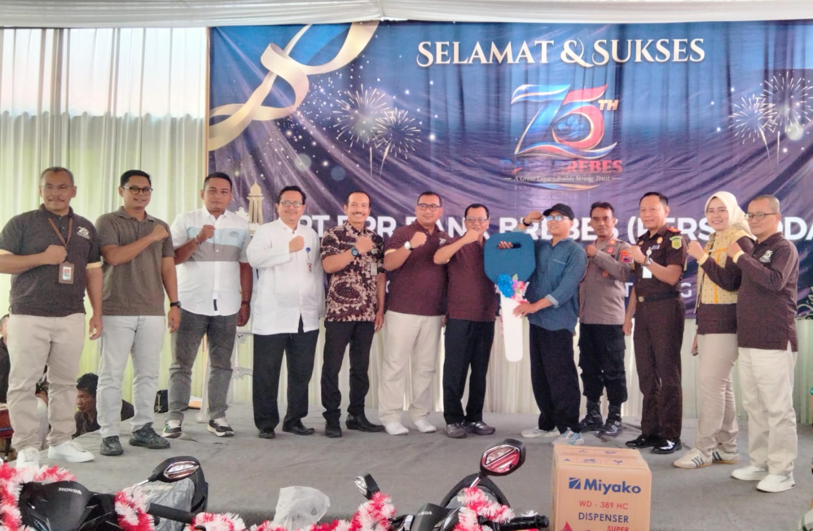BUMDES Krakahan Raih Hadiah Utama Daihatsu Sigra, Saat Pengundian Gebyar Tabungan HUT BPR Bank Brebes ke-75