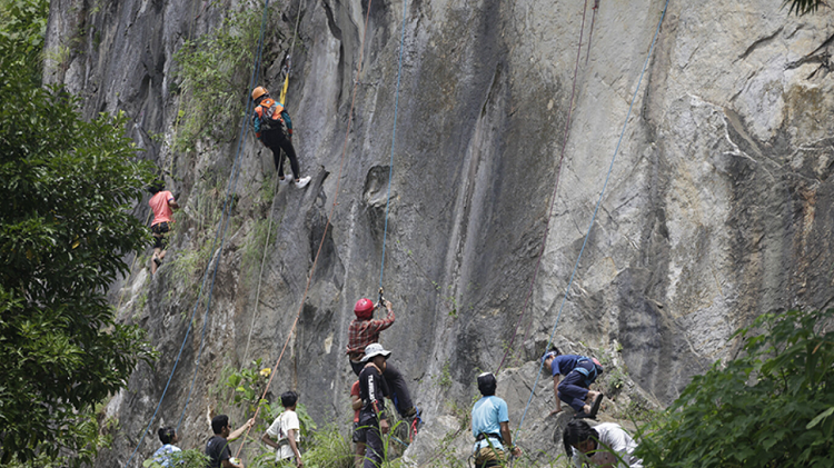 Tantang Adrenalin! Ini Destinasi Wisata Ekstrem Paling Menegangkan di Jawa Barat