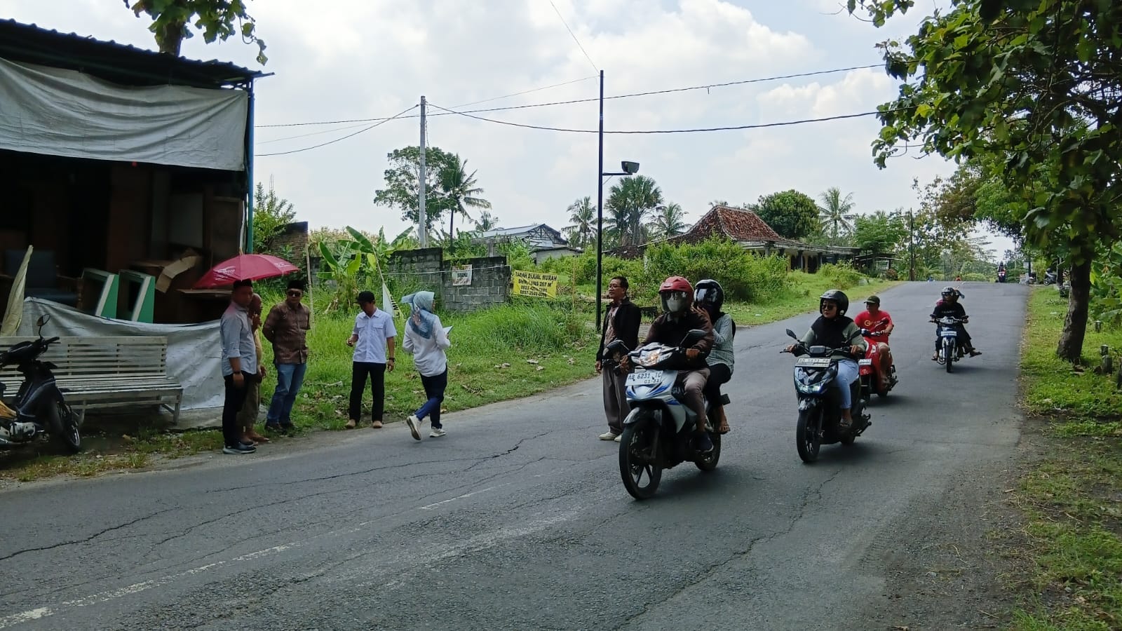 Jalan Sentolo - Pengasih Kerap Tergenang, Warga Keluhkan Rawan Kecelakaan Saat Hujan